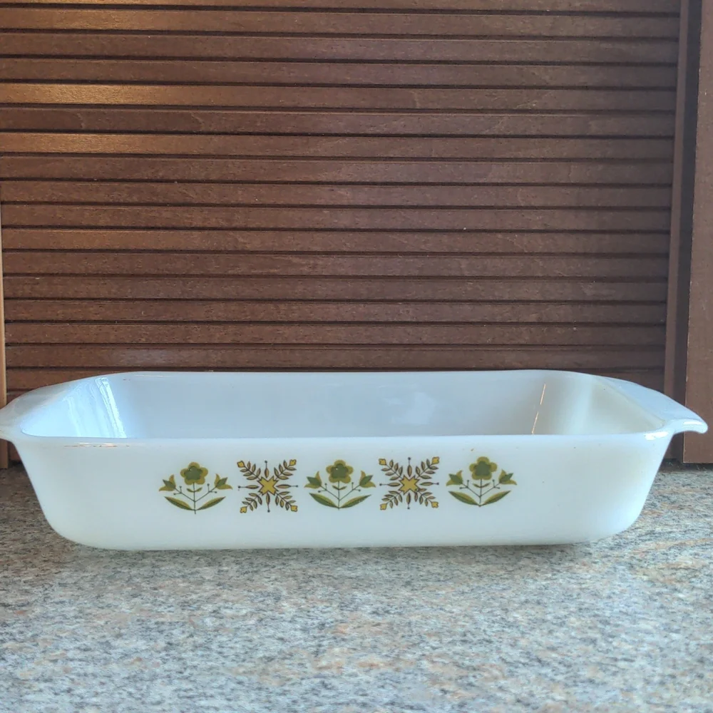 Vintage Anchor Hocking Fire King Meadow Green 1.5 Quart Baking Dish